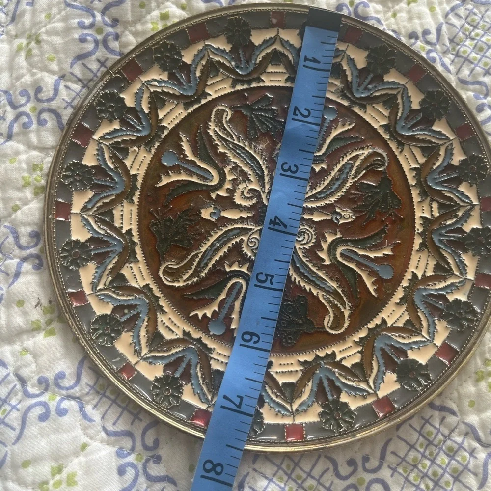 Heavy ornate plate to hang or display - Picture 3 of 6
